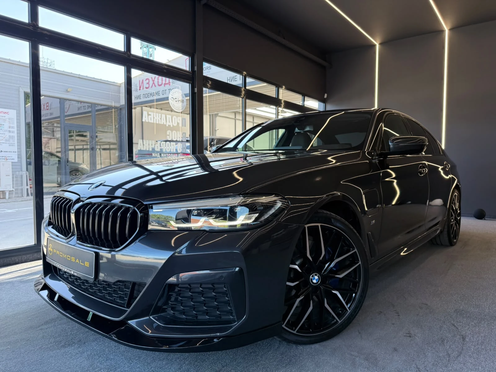 BMW 530E M-Sport* xDrive* Carplay* Harmann Kardon* ЛИЗИНГ, снимка 3 - Автомобили и джипове - 55478814