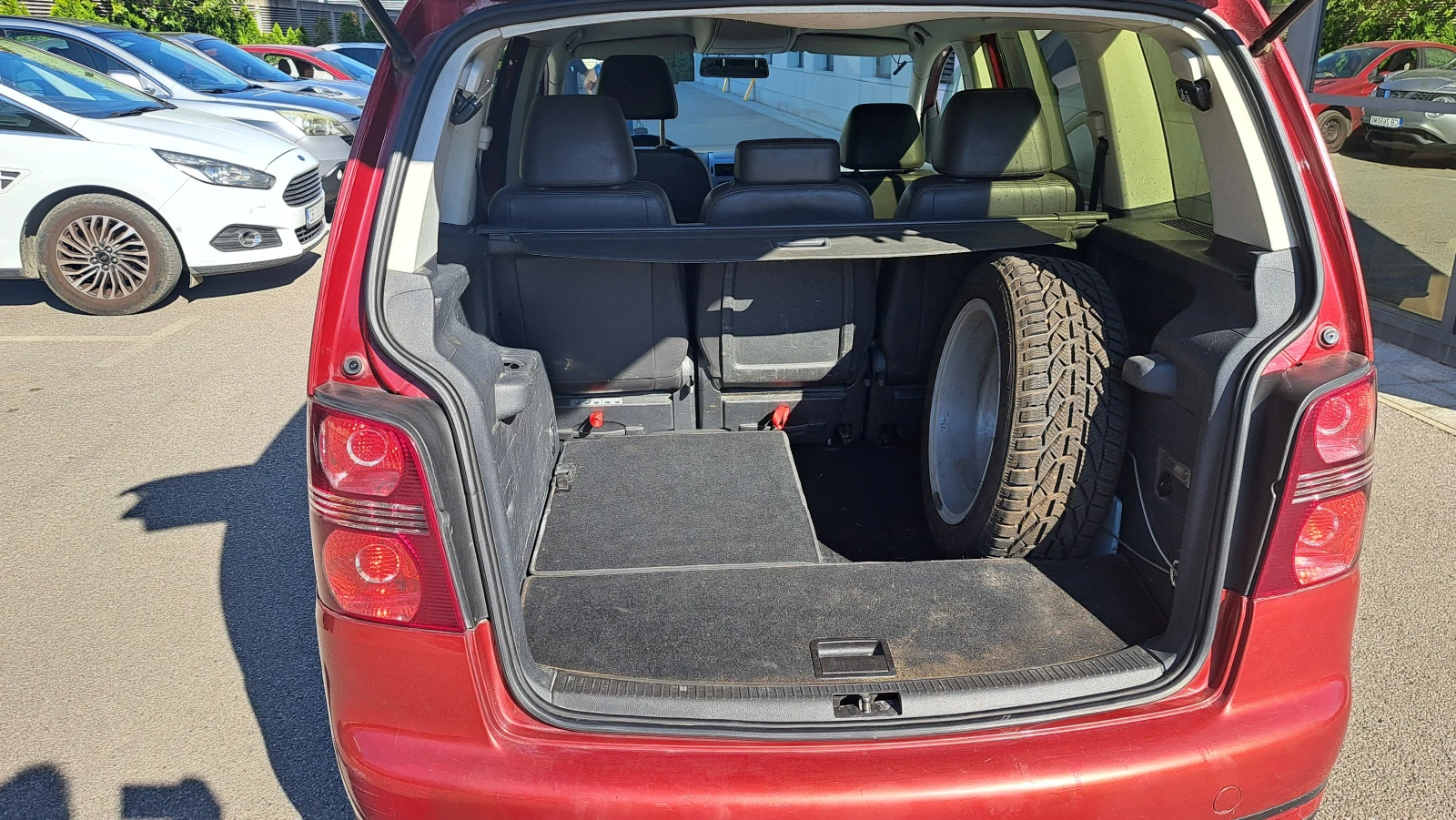 VW Touran, снимка 4 - Автомобили и джипове - 55994311