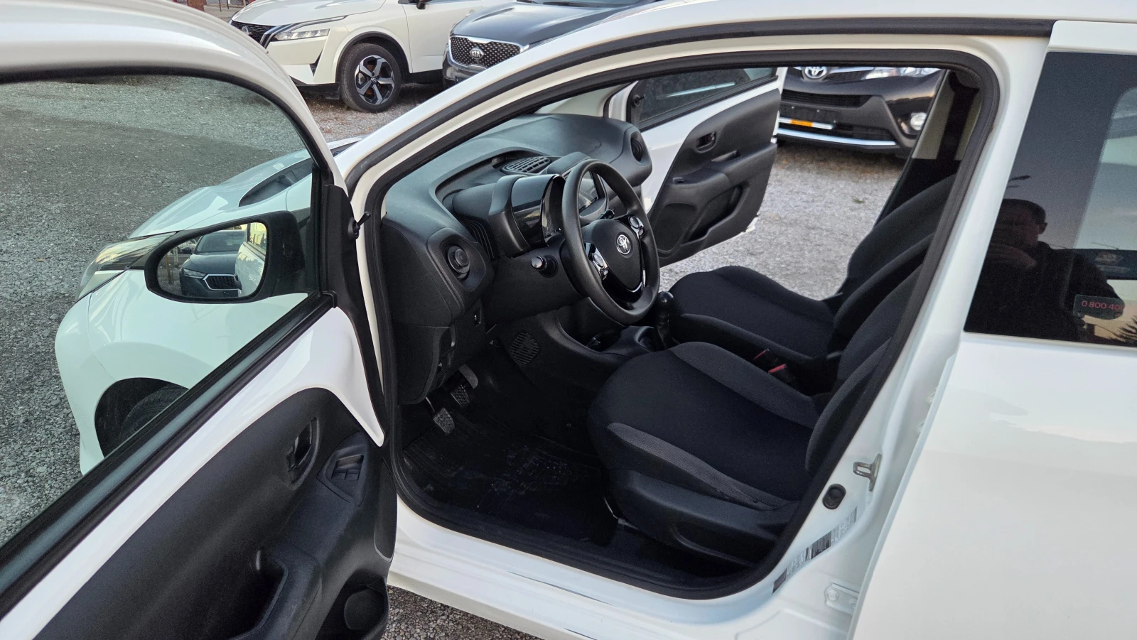 Toyota Aygo 1.0 VVTi NAVI, снимка 9 - Автомобили и джипове - 56637636