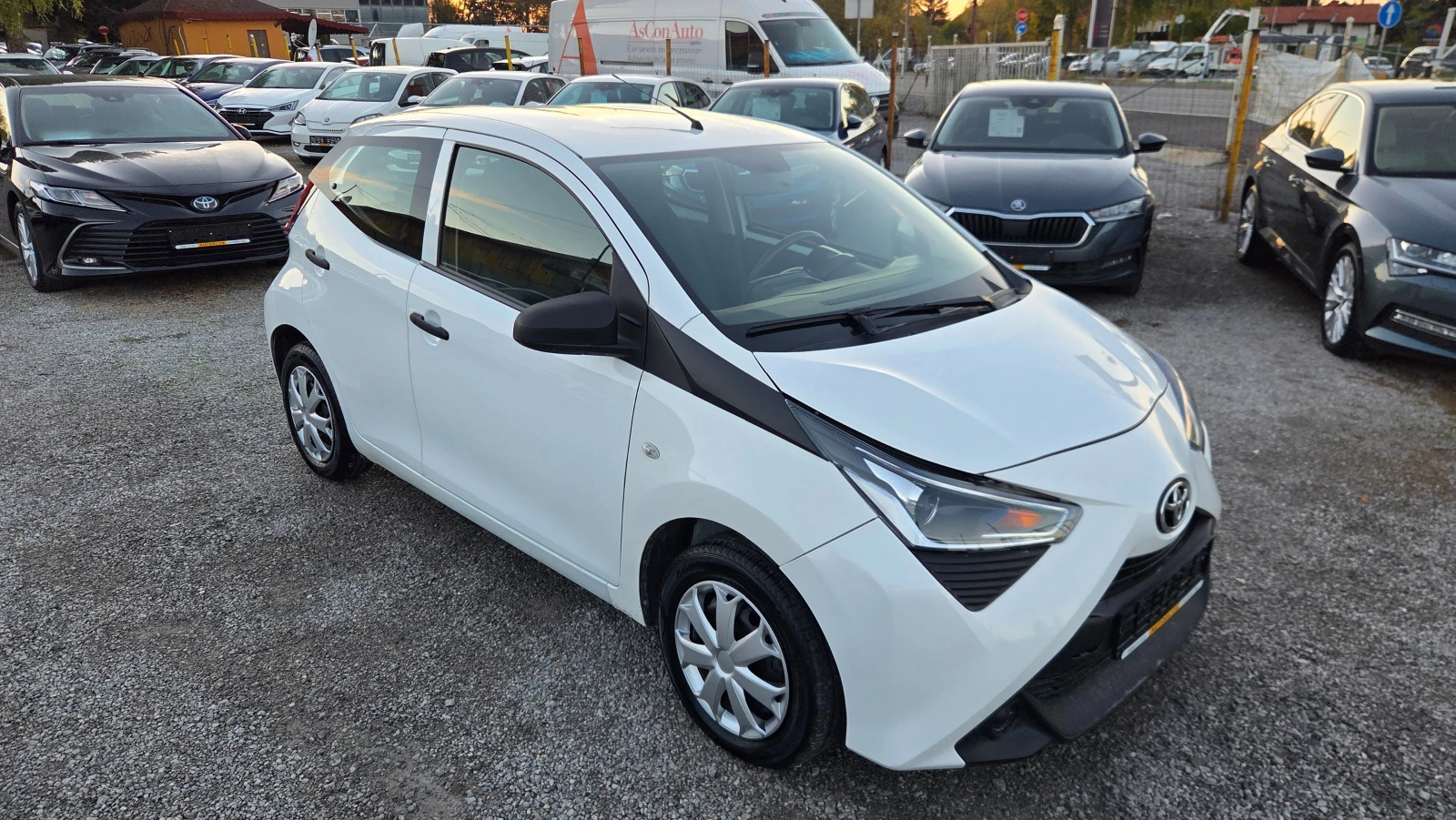 Toyota Aygo 1.0 VVTi NAVI, снимка 2 - Автомобили и джипове - 56637636