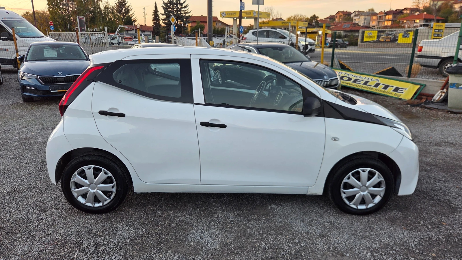 Toyota Aygo 1.0 VVTi NAVI, снимка 7 - Автомобили и джипове - 56637636