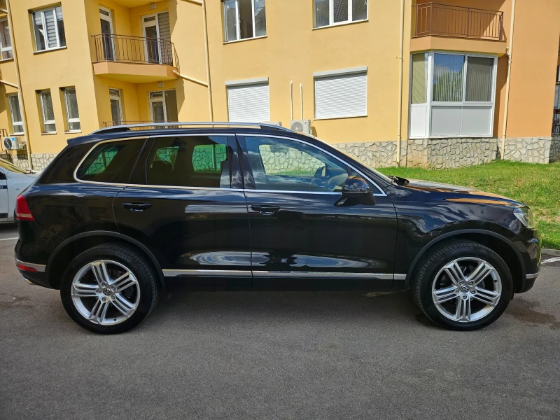 VW Touareg 3.0TDI, снимка 2 - Автомобили и джипове - 47412665