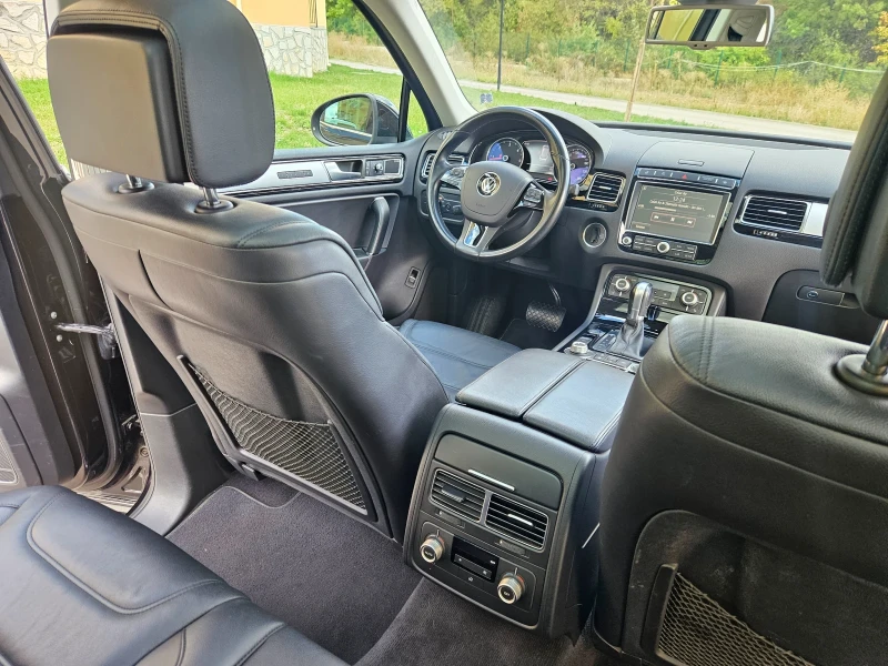 VW Touareg 3.0TDI, снимка 12 - Автомобили и джипове - 47476901