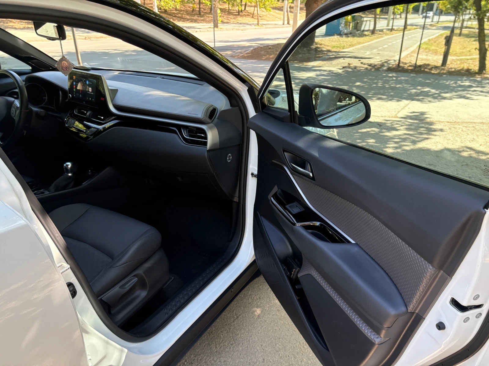 Toyota C-HR 2.0 HYBRID  | Mobile.bg   11