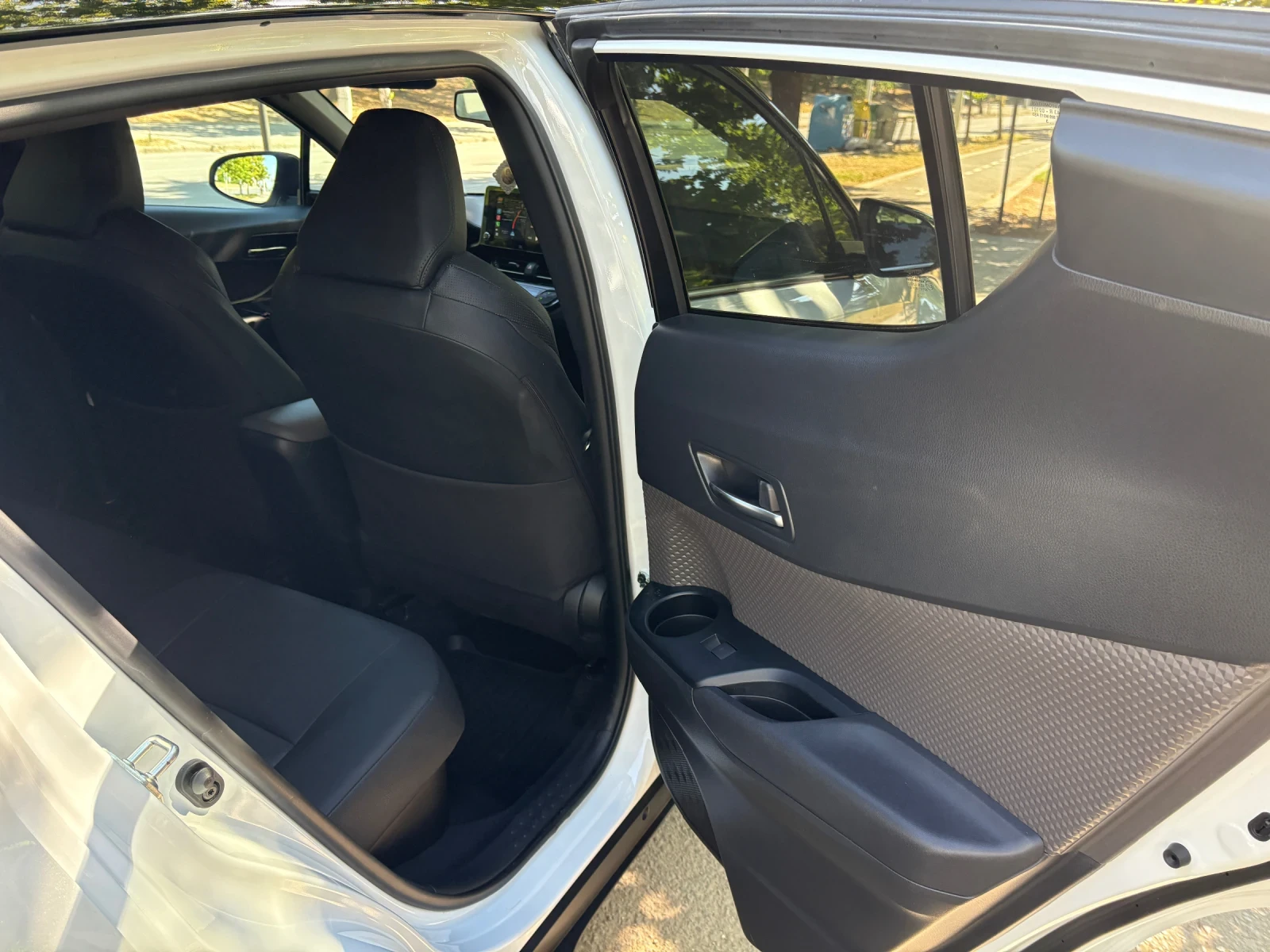 Toyota C-HR 2.0 HYBRID  - изображение 10