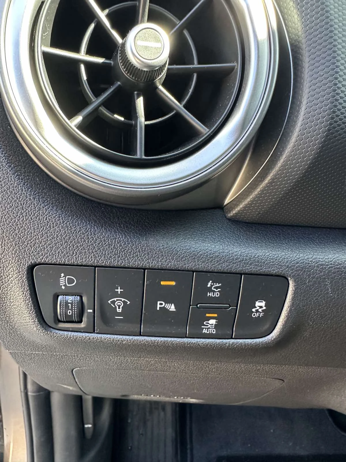 Hyundai Kona 64KWh/TREND/ГАРАНЦИЯ/SOH100%/FACELIFT/HUD/20000KM, снимка 16 - Автомобили и джипове - 53596320