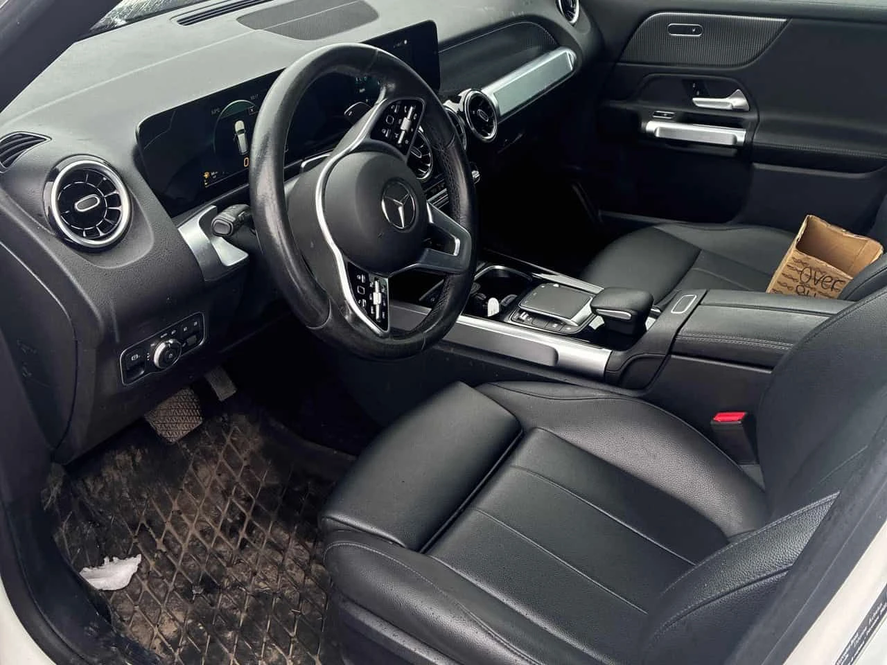 Mercedes-Benz GLB * 250 * DISTRONIC* PANORAMA* ПОДГРЕВИ* , снимка 5 - Автомобили и джипове - 53991552