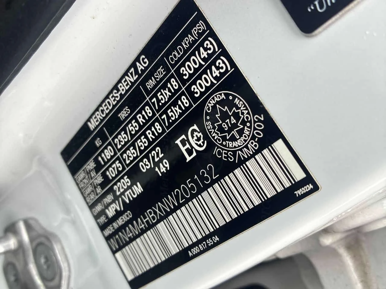 Mercedes-Benz GLB * 250 * DISTRONIC* PANORAMA* ПОДГРЕВИ* , снимка 10 - Автомобили и джипове - 53991552