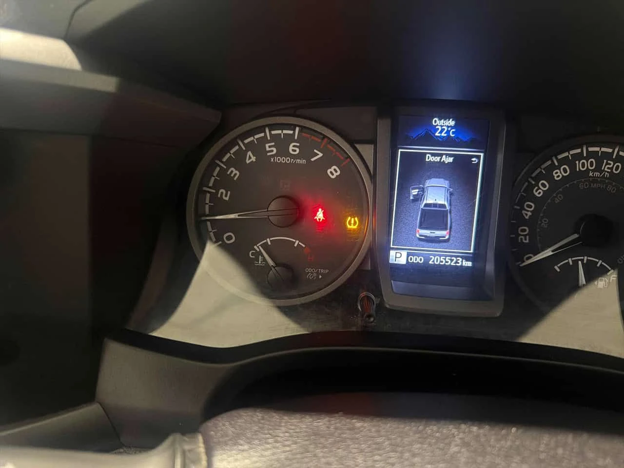 Toyota Tacoma * SR5 * АВТОКРЕДИТ БЕЗ ПЪРВНОАЧАЛНА ВНОСКА* , снимка 11 - Автомобили и джипове - 54680918