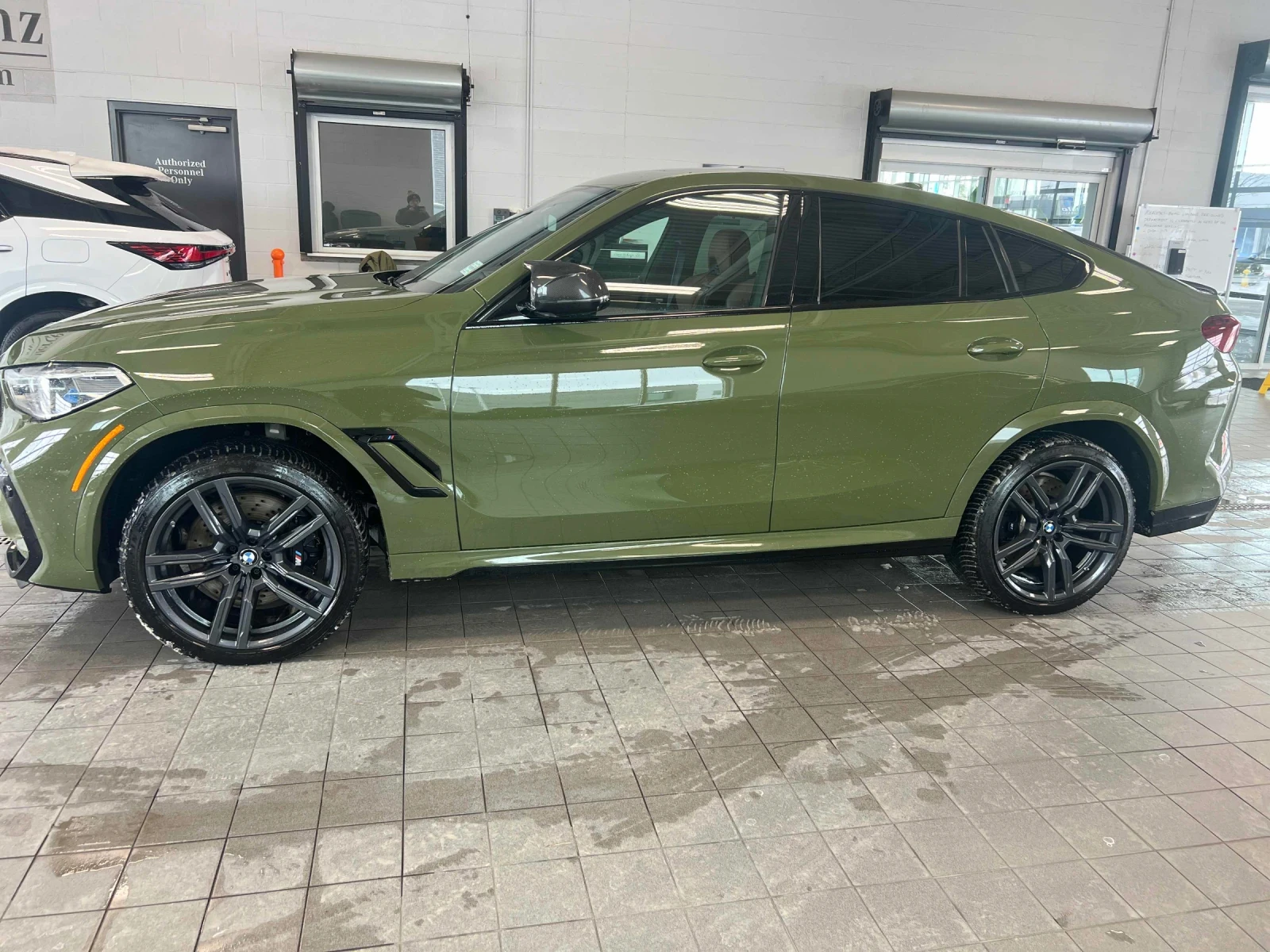 BMW X6 M COMPETITION * ОБДУХВАНЕ * BOWERS AND WILKINS, снимка 2 - Автомобили и джипове - 54731092