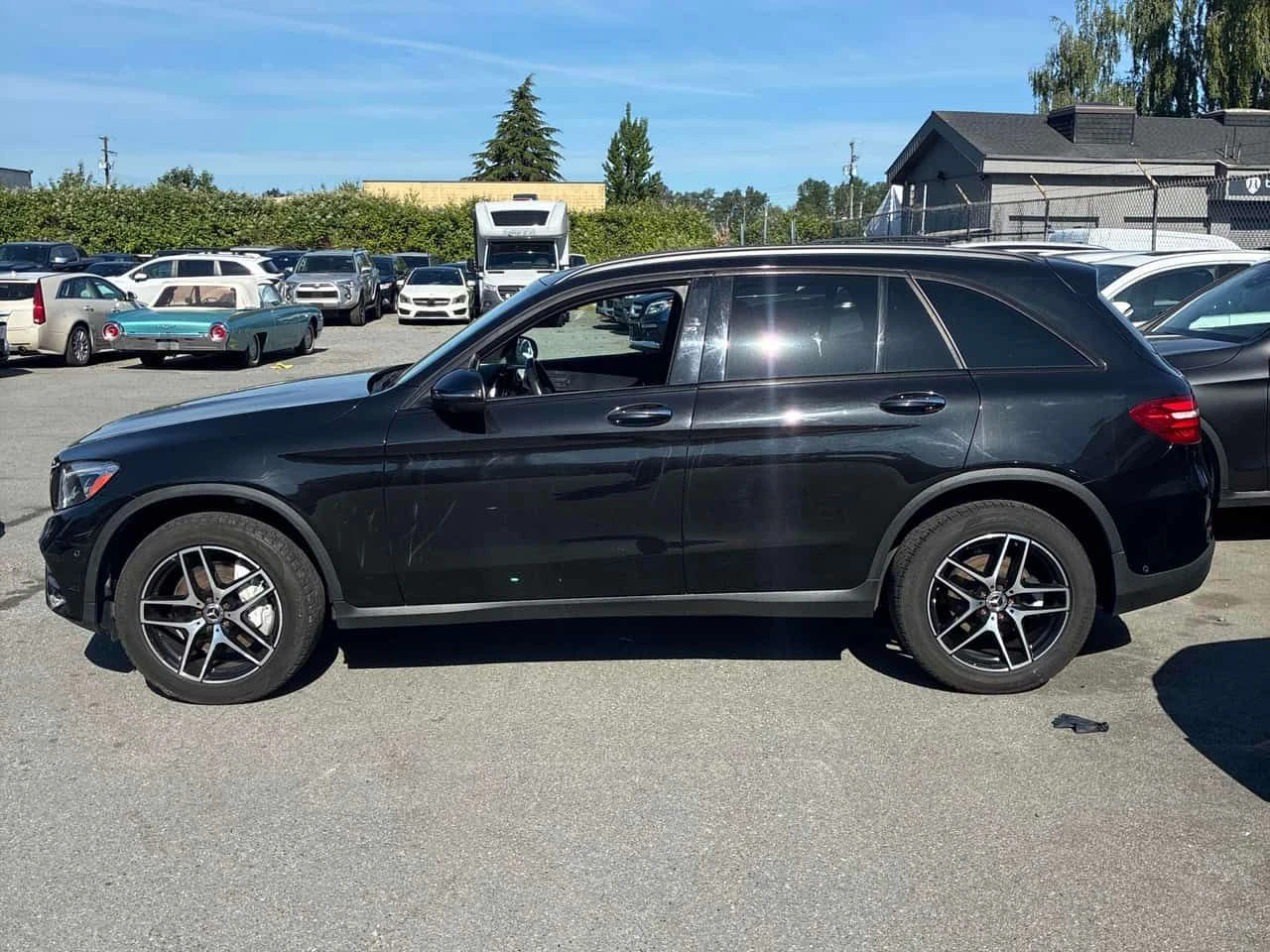 Mercedes-Benz GLC 300 * CARFAX * 360 КАМЕРИ * KEYLESS * ПАНО, снимка 2 - Автомобили и джипове - 54736391