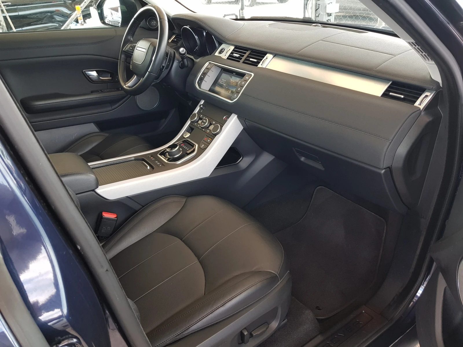 Land Rover Range Rover Evoque АВТОМАТИК 2.0D-150 к.с./09/2017 г. , снимка 11 - Автомобили и джипове - 55265638