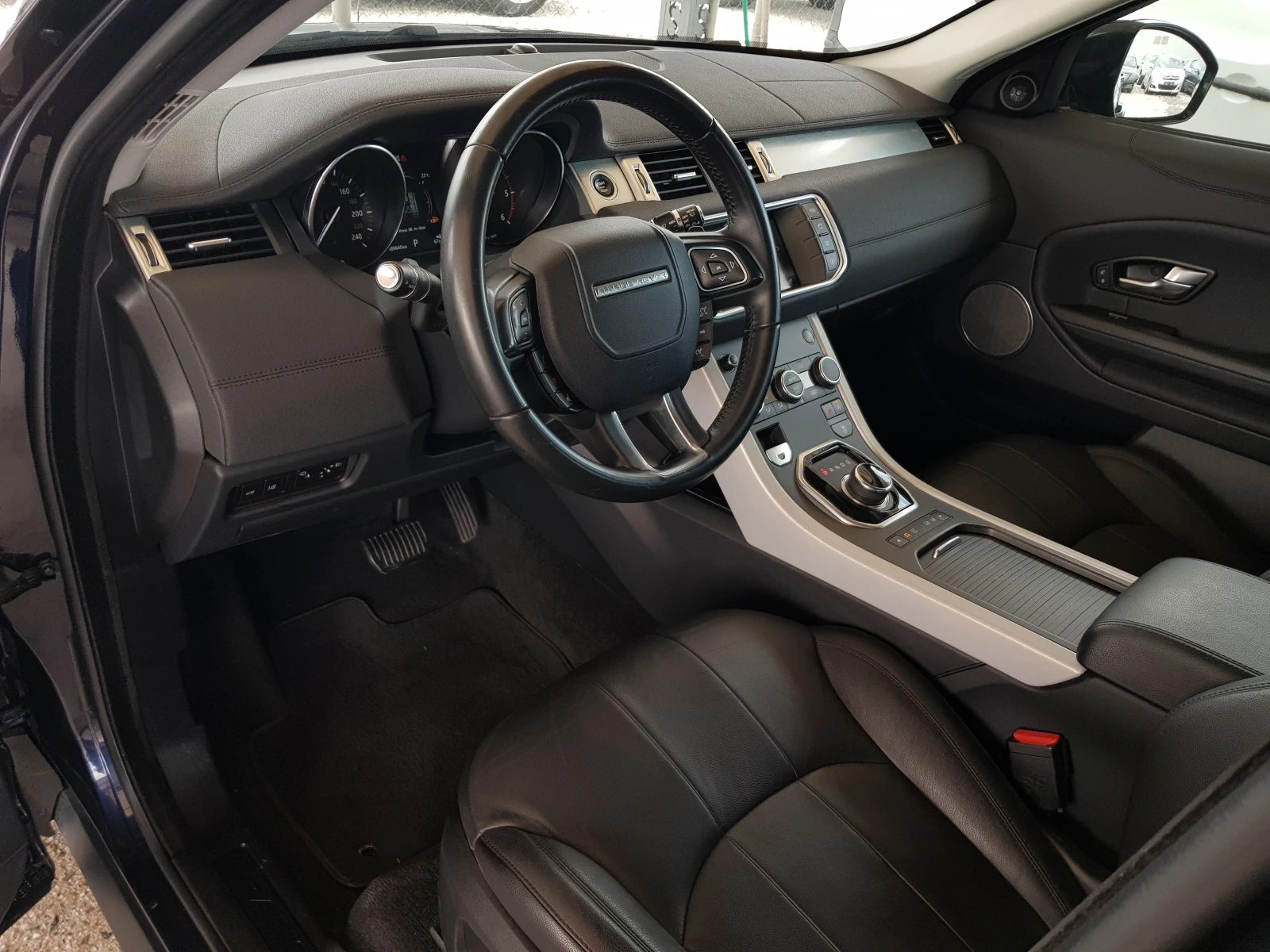 Land Rover Range Rover Evoque АВТОМАТИК 2.0D-150 к.с./09/2017 г. , снимка 9 - Автомобили и джипове - 55265638