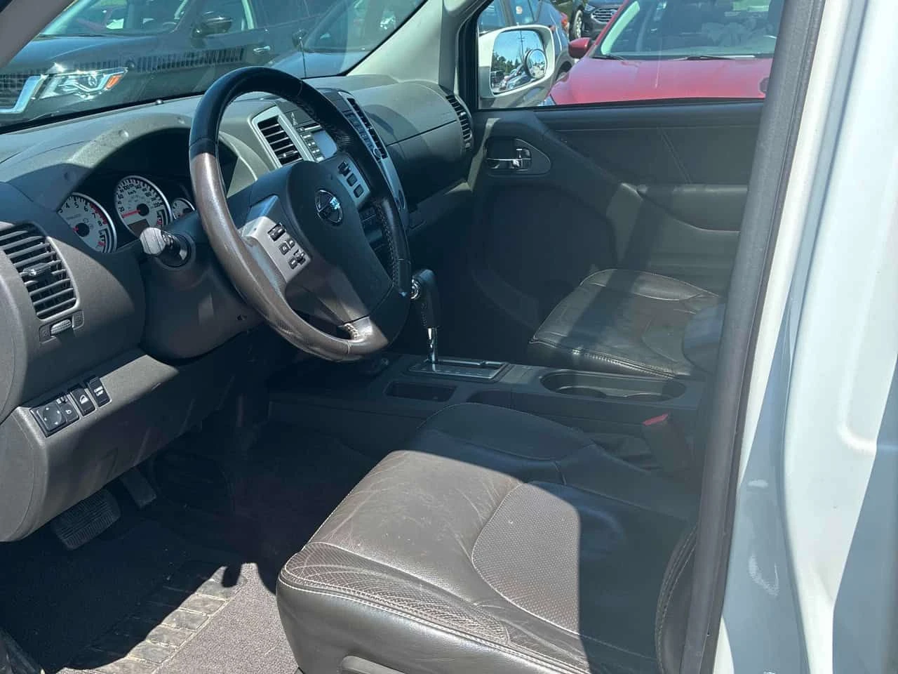 Nissan Frontier Crew Cab PRO 4X Standard Bed 4x4 Auto, снимка 11 - Автомобили и джипове - 55416613
