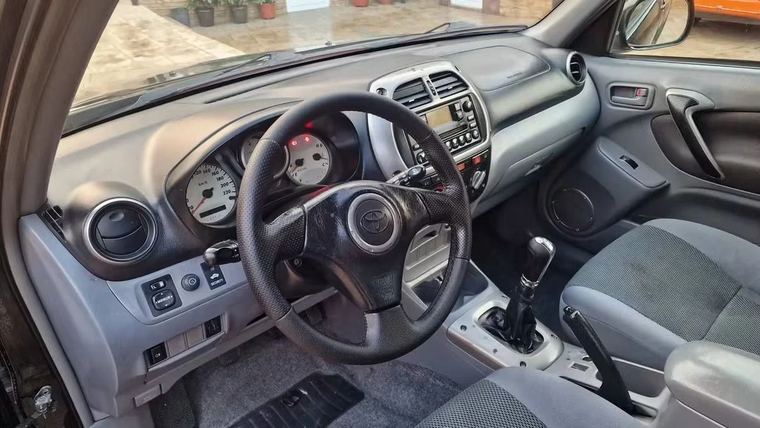 Toyota Rav4 2.0i-16V-150k.c= 4?4= , снимка 8 - Автомобили и джипове - 55804402