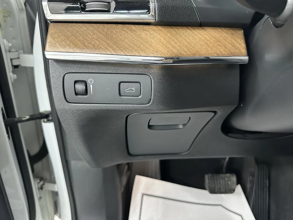 Volvo Xc90 T6 Inscription * Панорама * АвтоКредит(ЦЕНА ДО БГ), снимка 14 - Автомобили и джипове - 56202193