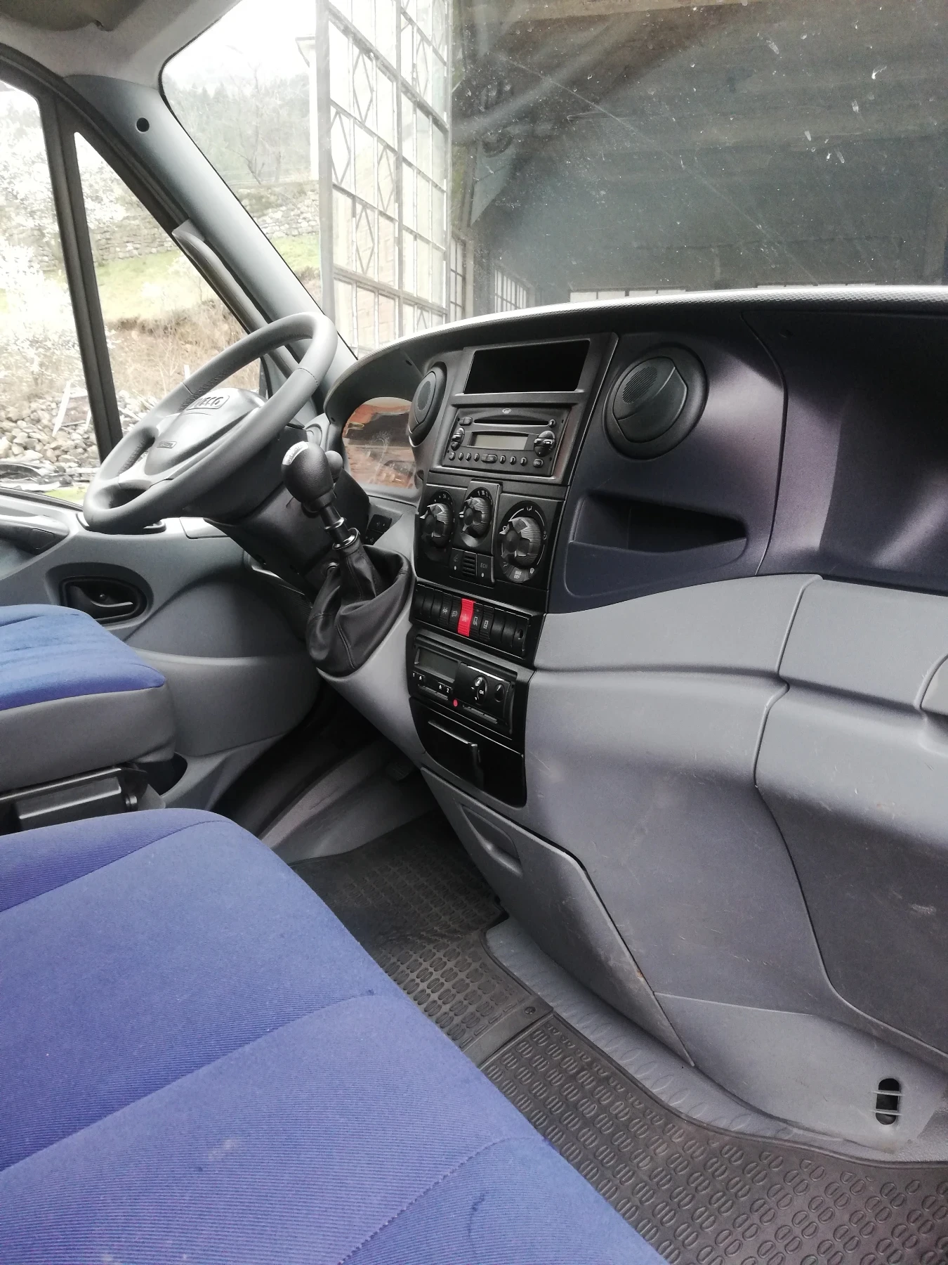 Iveco Daily, снимка 3 - Бусове и автобуси - 55743231