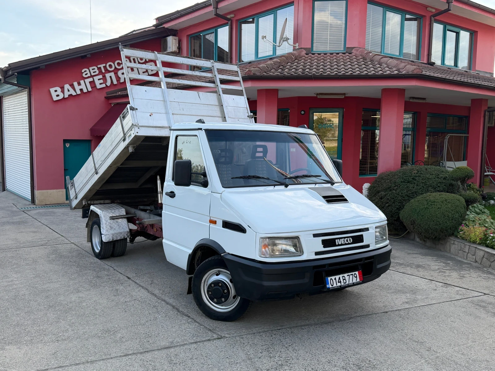 Iveco Daily 2.8TDI* 35-12* Тристранен самосвал* 3.20 метра кош