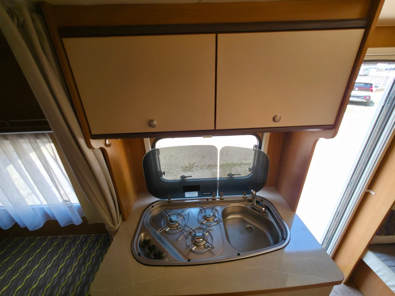 Каравана Burstner 435TS, снимка 9 - Каравани и кемпери - 51341084