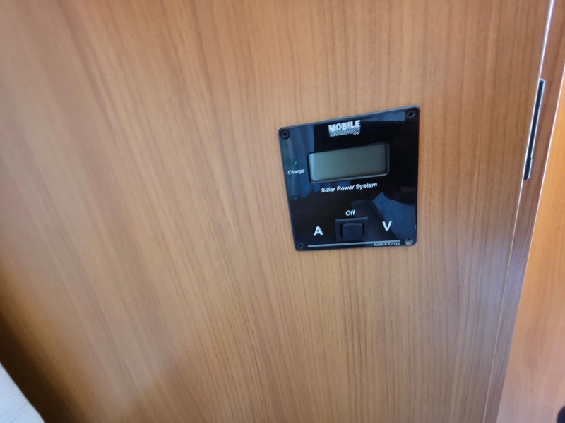 Каравана Burstner 435TS, снимка 16 - Каравани и кемпери - 51341084