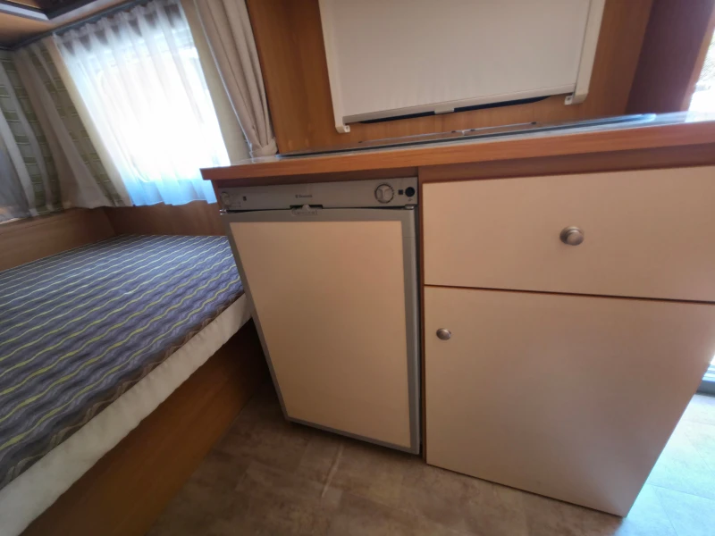 Каравана Burstner 435TS, снимка 13 - Каравани и кемпери - 51341084