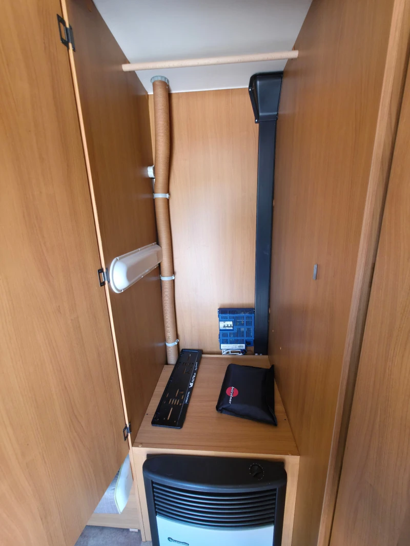 Каравана Burstner 435TS, снимка 12 - Каравани и кемпери - 51341084