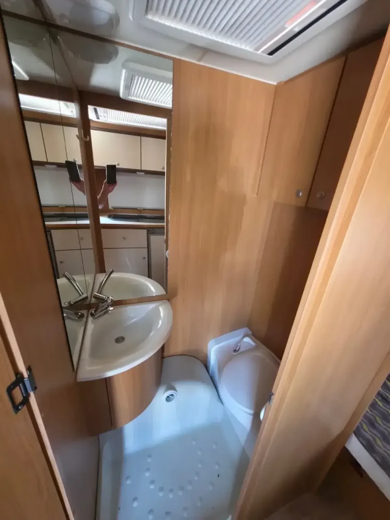 Каравана Burstner 435TS, снимка 11 - Каравани и кемпери - 51341084