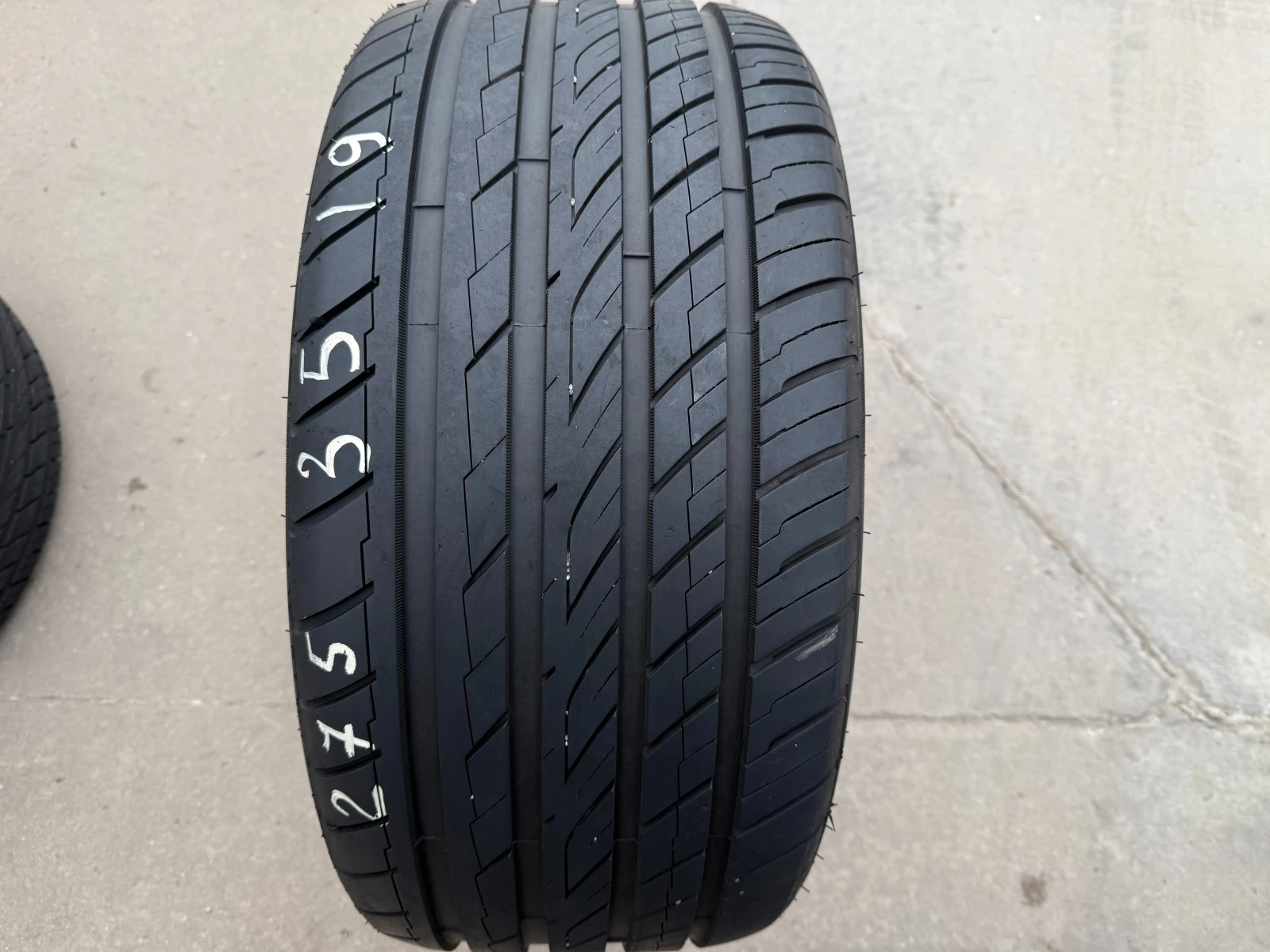 Гуми Летни 275/35R19