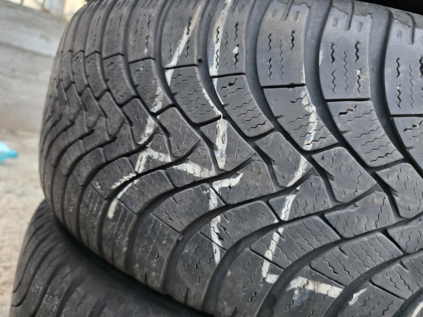Гуми Зимни 225/55R17, снимка 3 - Гуми и джанти - 56725434