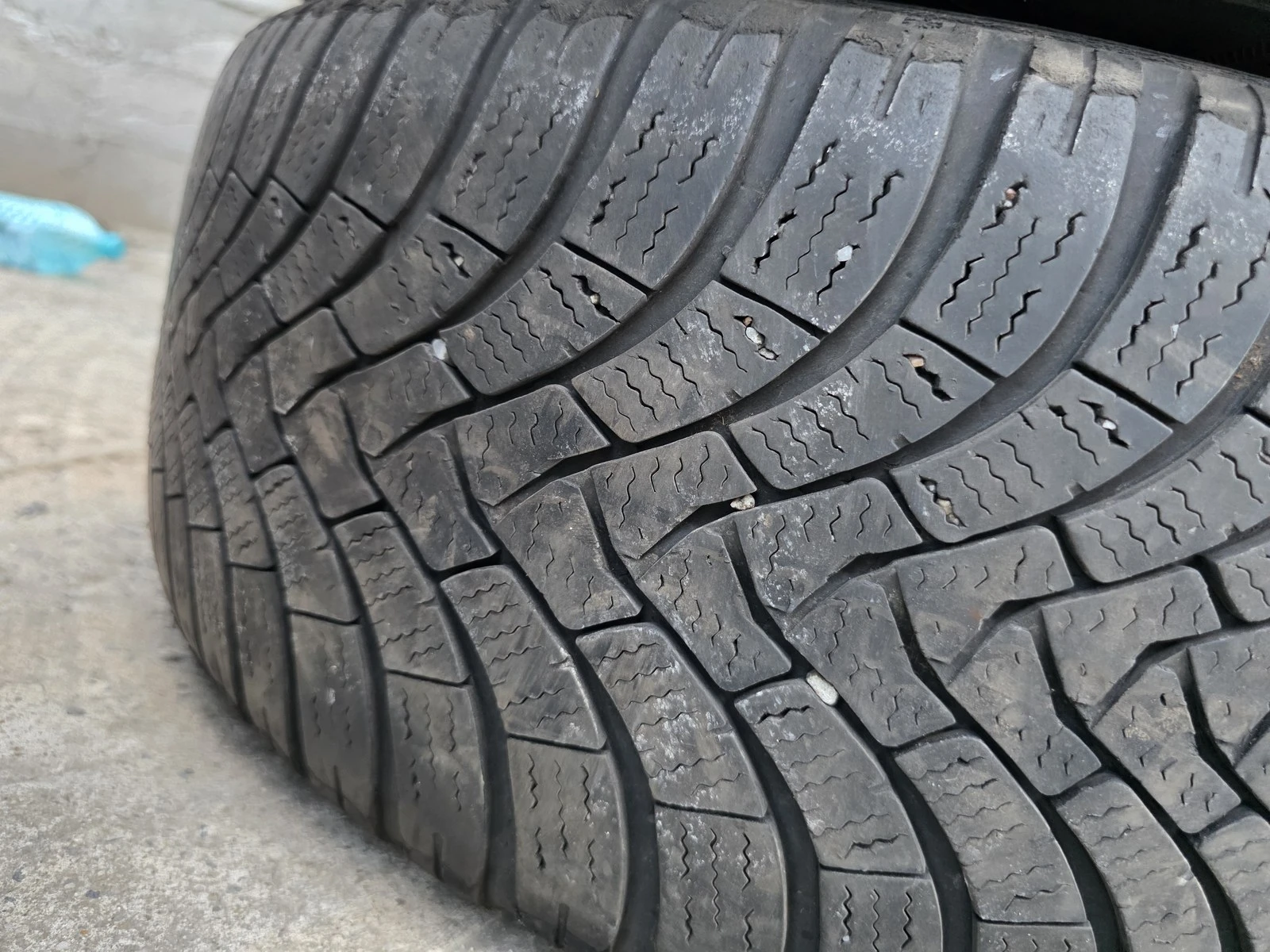 Гуми Зимни 225/55R17, снимка 4 - Гуми и джанти - 56725434