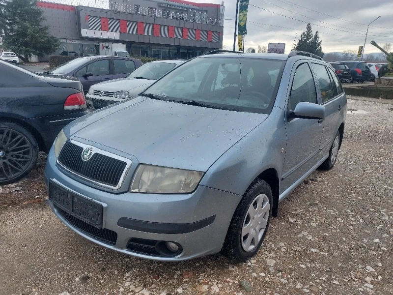 Skoda Fabia бензин Топ състояние , снимка 1 - Автомобили и джипове - 48450660