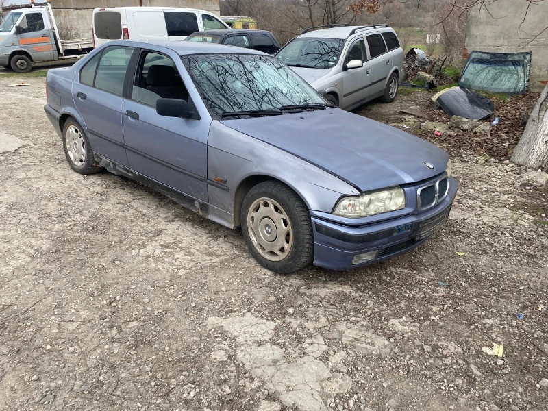 BMW 318, снимка 2 - Автомобили и джипове - 48990771