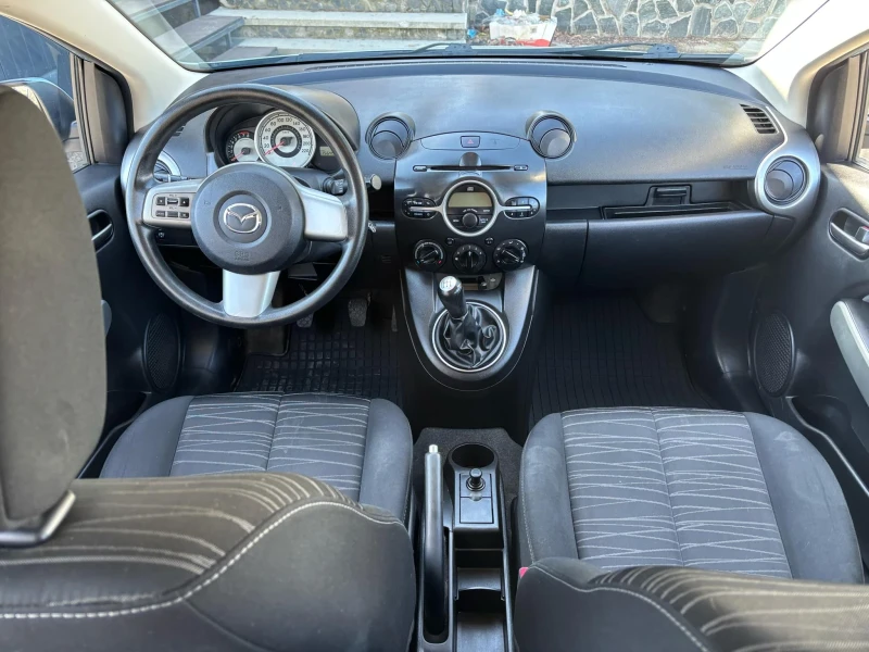 Mazda 2 1.3 i, снимка 10 - Автомобили и джипове - 49608425