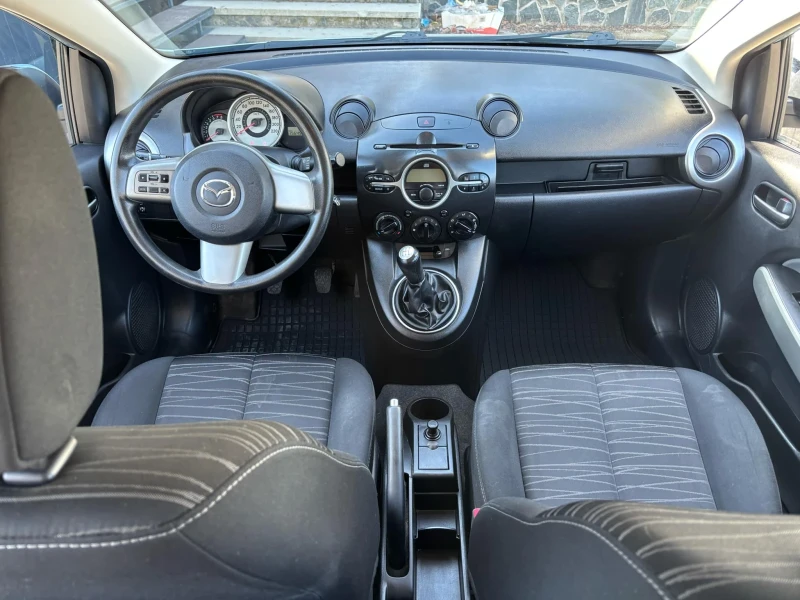 Mazda 2 1.3 i, снимка 11 - Автомобили и джипове - 49608425