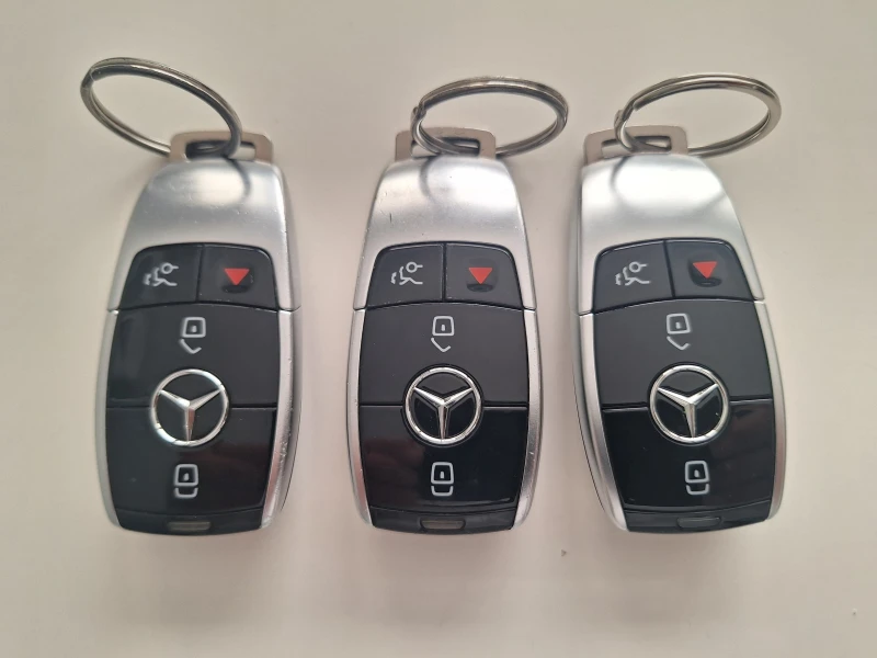 Mercedes-Benz E 220 E220D, снимка 15 - Автомобили и джипове - 51750227