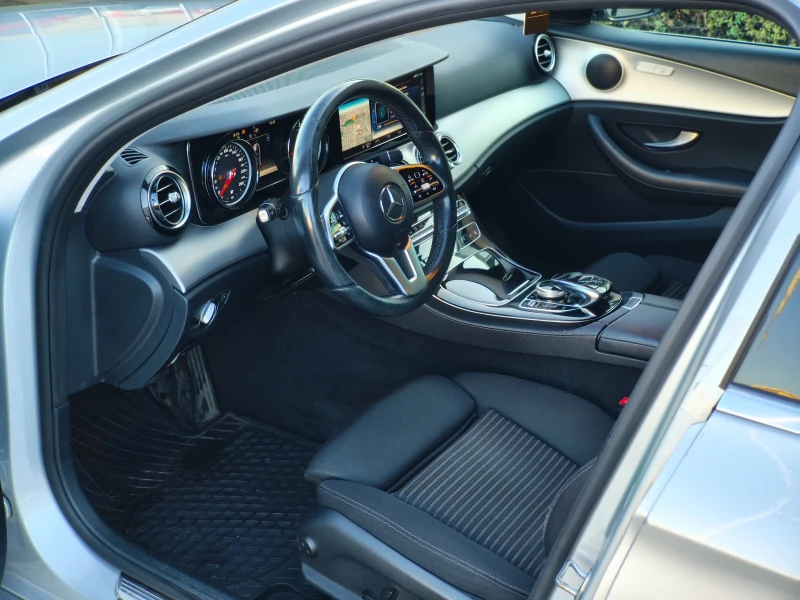 Mercedes-Benz E 220 E220D, снимка 9 - Автомобили и джипове - 51750227