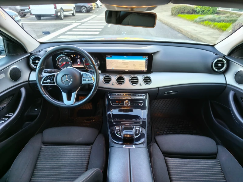 Mercedes-Benz E 220 E220D, снимка 10 - Автомобили и джипове - 51750227
