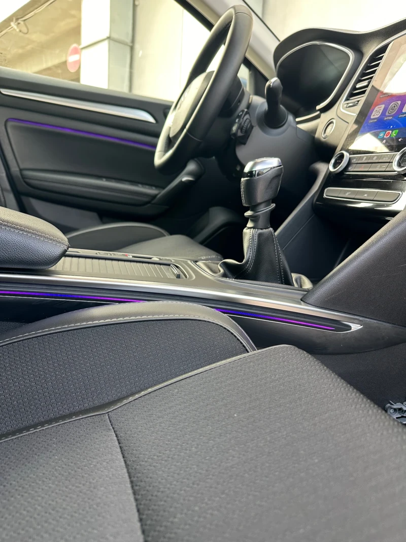 Renault Megane 1.3 TCe Techno, снимка 11 - Автомобили и джипове - 51836695