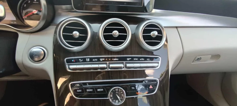 Mercedes-Benz C 300, снимка 4 - Автомобили и джипове - 52622852