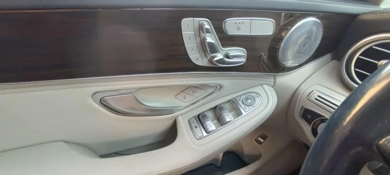 Mercedes-Benz C 300, снимка 5 - Автомобили и джипове - 52622852