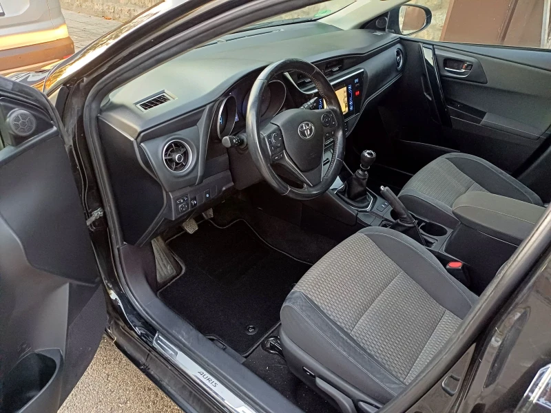Toyota Auris 1.2i, снимка 13 - Автомобили и джипове - 52122852