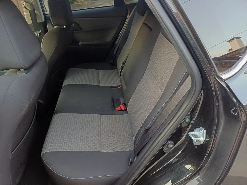 Toyota Auris 1.2i, снимка 16 - Автомобили и джипове - 52122852