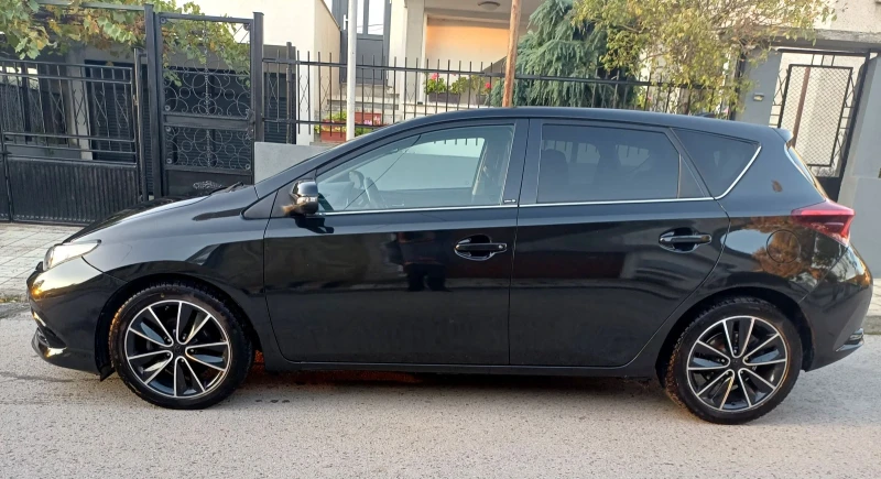 Toyota Auris 1.2i, снимка 3 - Автомобили и джипове - 52122852