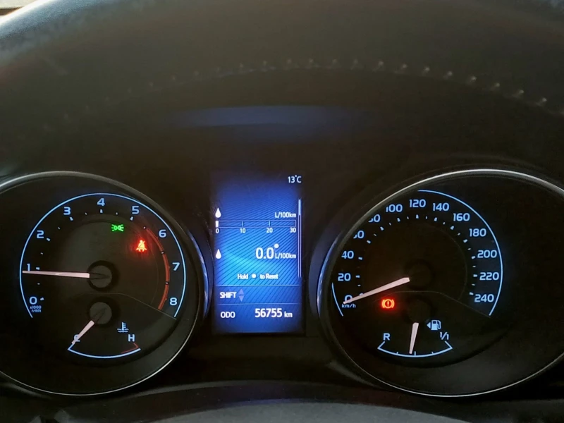 Toyota Auris 1.2i, снимка 8 - Автомобили и джипове - 52122852