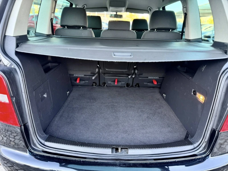 VW Touran 2.0 6-скорости, снимка 16 - Автомобили и джипове - 52226072