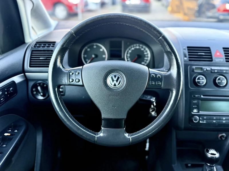 VW Touran 2.0 6-скорости, снимка 11 - Автомобили и джипове - 52226072