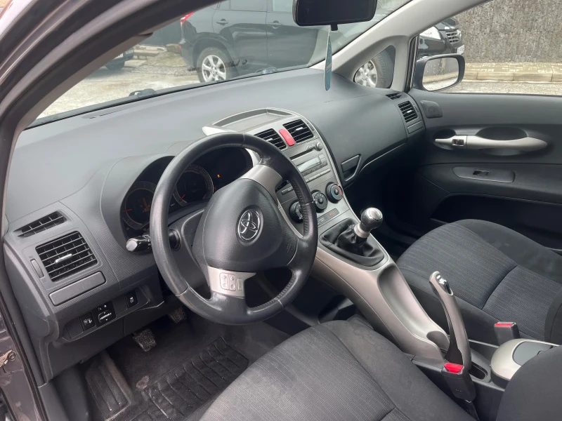 Toyota Auris, снимка 9 - Автомобили и джипове - 52372292