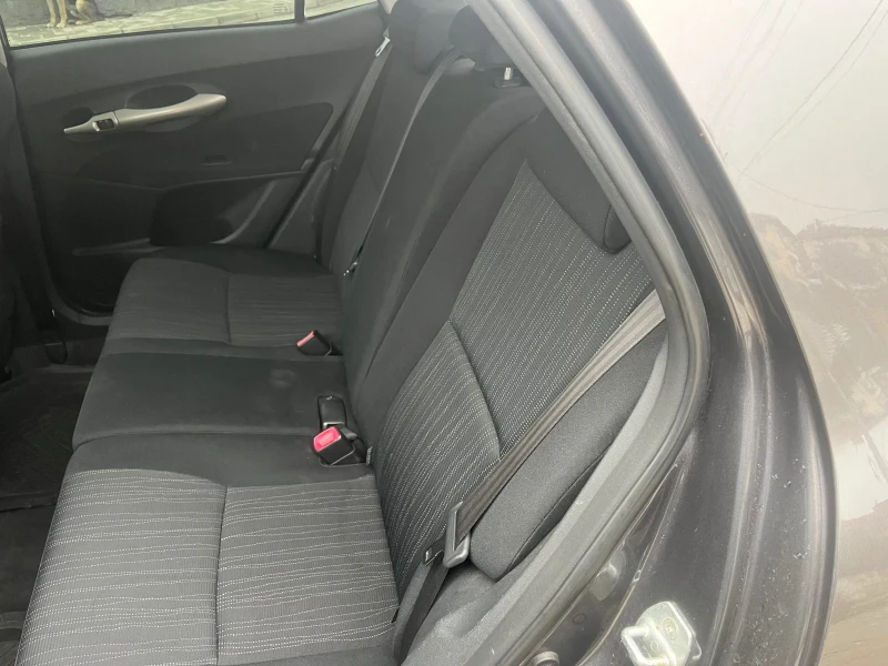 Toyota Auris, снимка 8 - Автомобили и джипове - 52372292