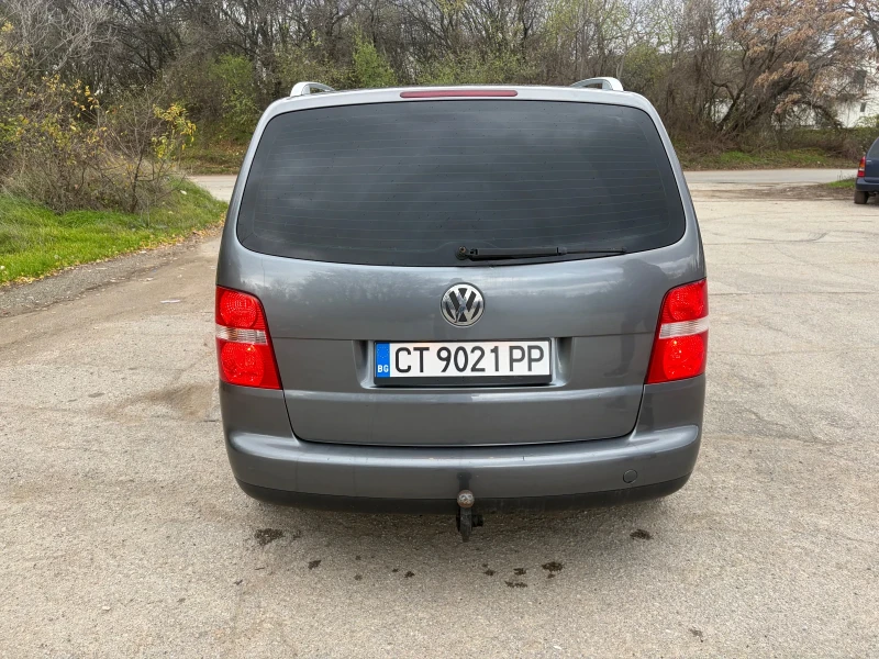 VW Touran, снимка 4 - Автомобили и джипове - 52679380