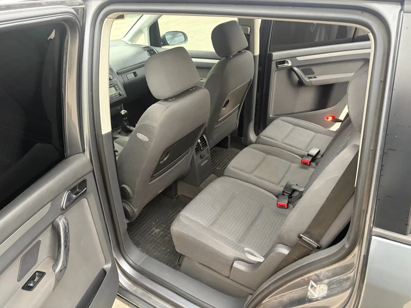 VW Touran, снимка 8 - Автомобили и джипове - 52679380